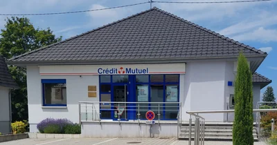 Agence du Crédit Mutuel rue Principale à Rœschwoog (Bas-Rhin), photographiée le 9 juin 2024.