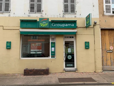 Agence Groupama au 23 Grande Rue à Pont-de-Veyle (Ain), photographiée le 29 novembre 2020.